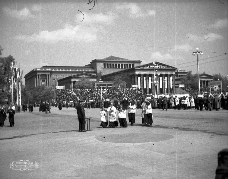 F_1938_1_10_009 -Romarska školjka - romanje v Budimpešto na 34. mednarodni Evharistični kongres, leta 1938.jpg