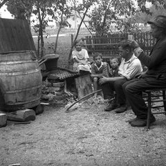 Žganjekuha na vasi leta 1932 - F_1932_2_4_002