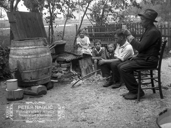 Žganjekuha na vasi leta 1932 - F_1932_2_4_002