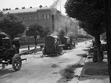 Asfaltiranje nekdanje Tyrševe ceste leta 1934 - F_1934_4_1_009