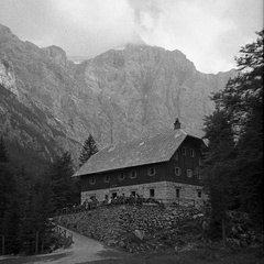 Planinska koča v dolini Vrat leta 1935 - F_1935_plus_1_009