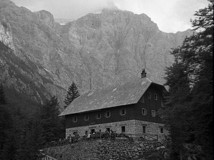 Planinska koča v dolini Vrat leta 1935 - F_1935_plus_1_009