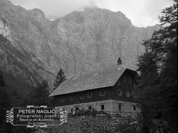 Planinska koča v dolini Vrat leta 1935 - F_1935_plus_1_009