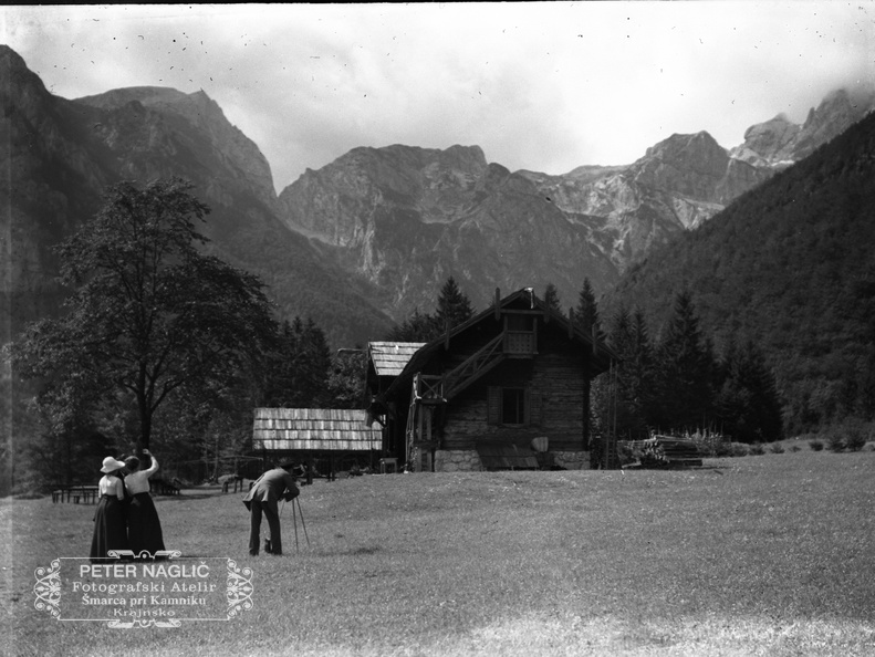Turistovska koča v Kamniški Bistrici okoli leta 1910 - naglic874