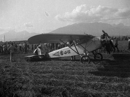 Zasilni pristanek letala na Mengeškem polju leta 1932 - F_1932_1_13_014