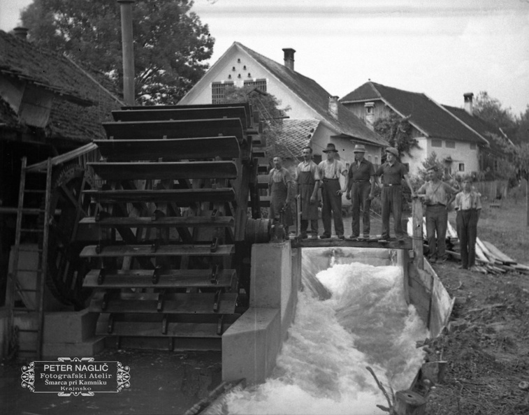 F_1937_2_38_012 - Tehnika na pohodu - obnova Klemenčeve fužine v Šmarci leta 1937.jpg