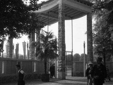 Plečnikov Baldahin leta 1934, odstranjen leta 1961 - F_1934_8_1_002