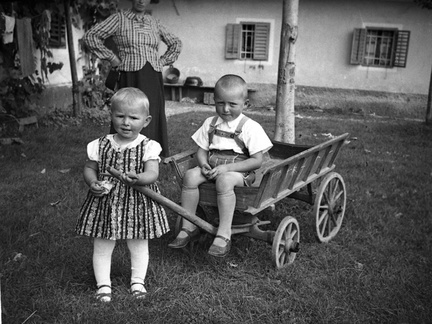 Igra z vozičkom okoli leta 1935 - Naglic_RA_2261