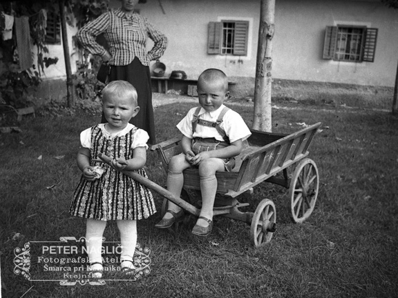 Igra z vozičkom okoli leta 1935 - Naglic_RA_2261