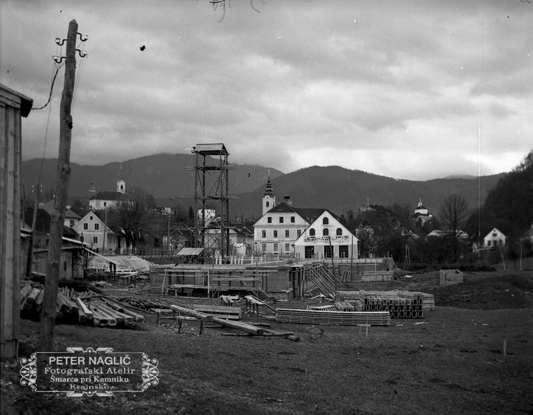 F_1940_1_21_002 - Domači Kamnik z okolico - Pričetek gradnje osnovne šole Toma Brejca leta 1940 .jpg