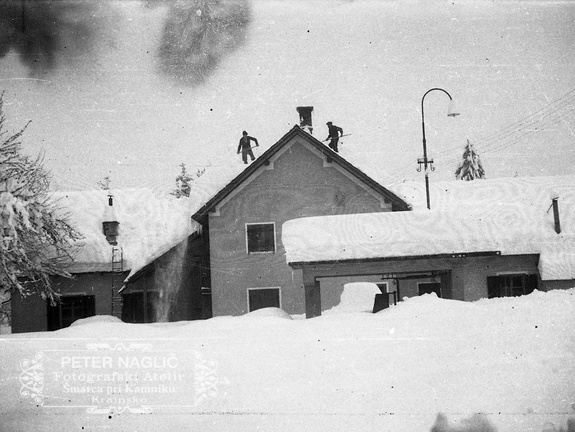 Čiščenje snega v zimi leta 1952 - Naglic RA 55 69 4517 