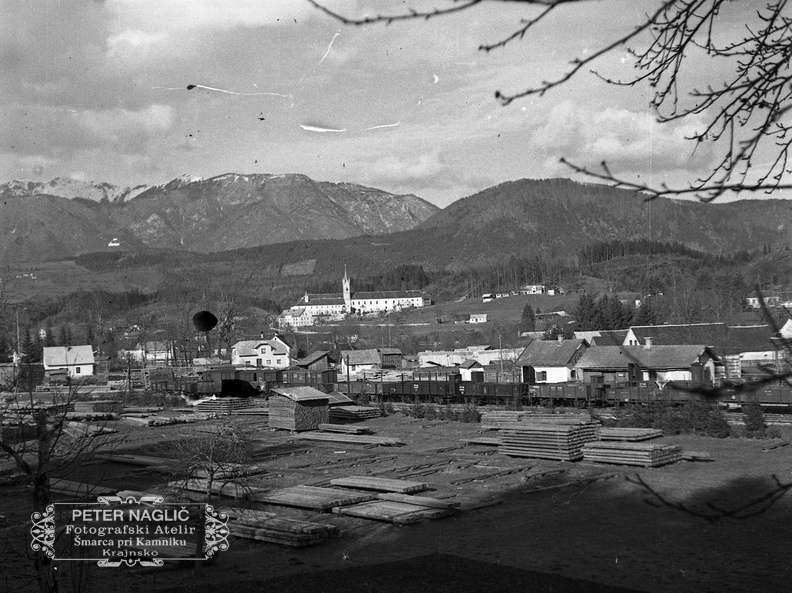 Pogled na Mekinjski samostan leta 1933 - F 1933 1 4 007 