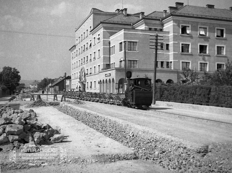 Obnova cestišča pred stavbo Meksikana - Naglic RA 3133
