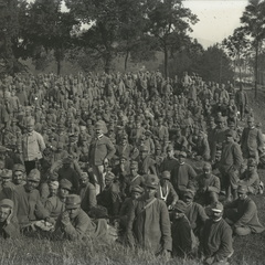 Skupina italijanskih vojnih ujetnikov - 72 1020