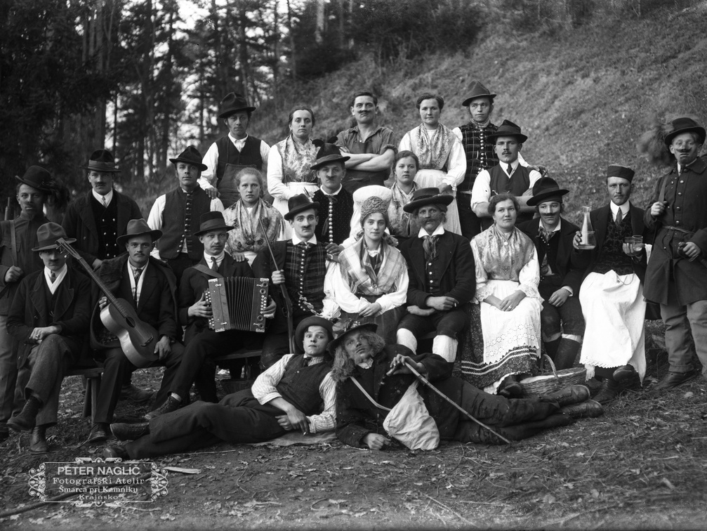 Homški igralci v eni od iger okoli leta 1919 - Naglic RA 245