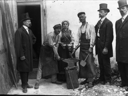  Igralci igre Kovačev študent  okoli leta 1910 - naglic768
