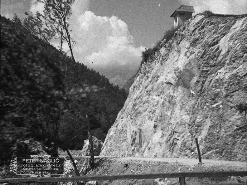 Kapelica na Iverju nad potjo proti Kamniški Bistrici, 1932 - F 1932 3 13 009