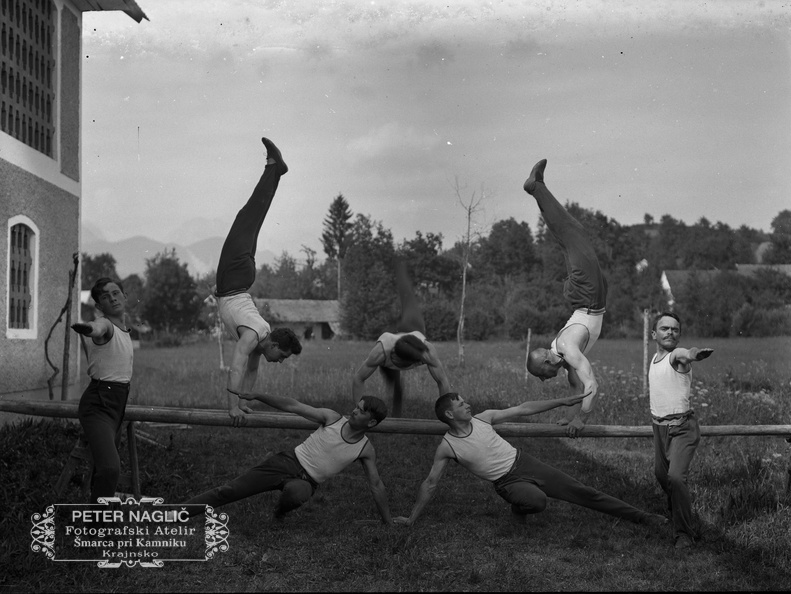 Skupina Orlov v Komendi okoli leta 1910 - Naglic 1276