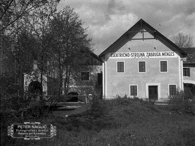 Kramarjev mlin v letu 1932, ko je bil že predelan v elektrarno  - F 1932 3 12 009