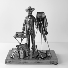 Lojze Burja - Figura Petra Nagliča s fotografsko opremo, 1903 - 2020
