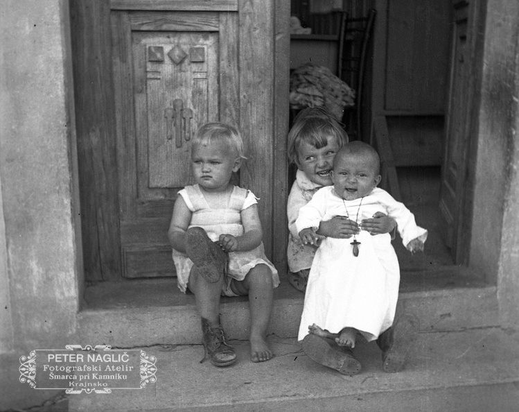 F_1937_2_44_015 - Otroška duša - Na domačem pragu leta 1937.jpg