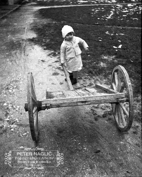 F_1935_44_5a_004 - Otroška duša - Igra s cizo leta 1935.jpg