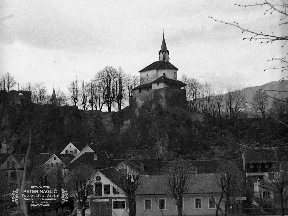 Domači Kamnik z okolico - pogled z južne strani  na kapelo na Malem gradu leta 1935 - F 1935 41 2 008