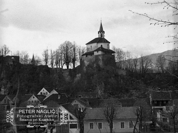 Domači Kamnik z okolico - pogled z južne strani  na kapelo na Malem gradu leta 1935 - F 1935 41 2 008