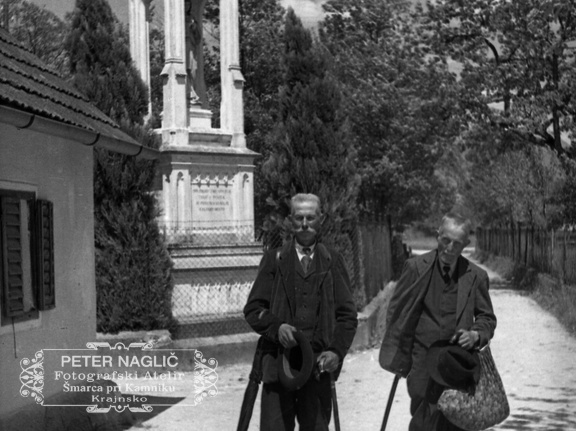 Popotnika, brata dvojčka, skozi Šmarco leta 1936 - F 1936 1 8 011