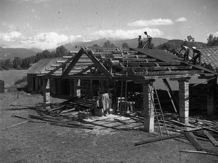 Pokrivanje strehe za sušilnico lesa leta 1936 - F 1936 3 6 014