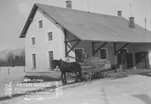 Prevoz ščetarskih izdelkov na železniško postajo leta 1932 - F 1932 5 6 008