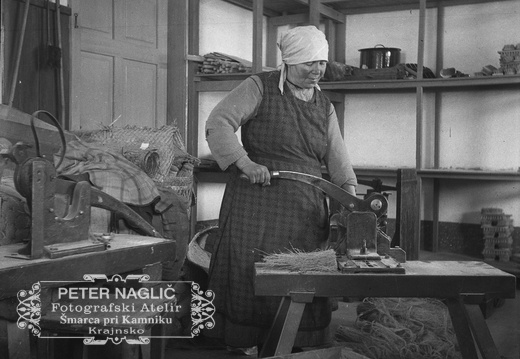 Prirezovanje žimnatih svitkov leta 193 - F 1932 4 3 006