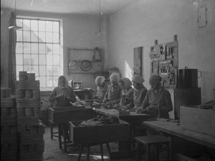 Ročna izdelava ščetk leta 1932 - F 1932 5 12 007