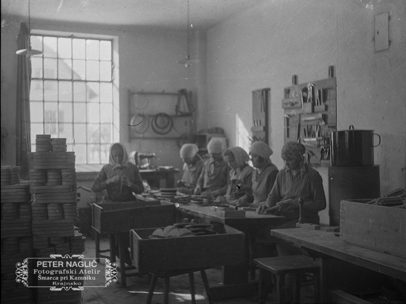 Ročna izdelava ščetk leta 1932 - F 1932 5 12 007