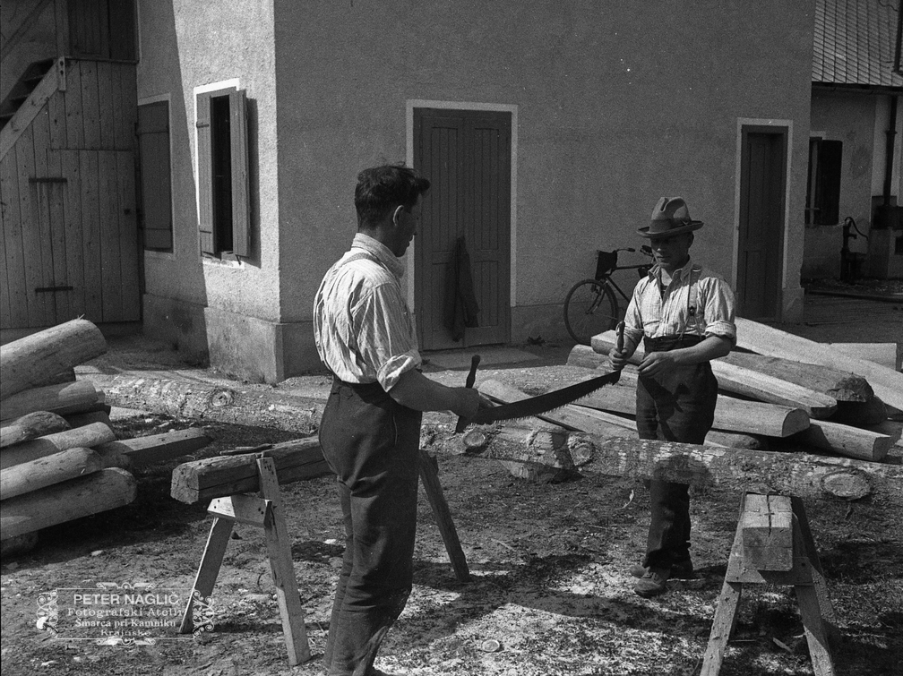 Ročno žaganje hlodovine leta 1932 - F 1932 4 9 003