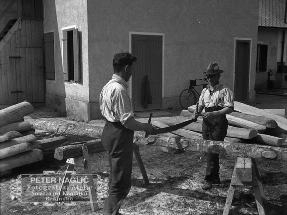 Ročno žaganje hlodovine leta 1932 - F 1932 4 9 003