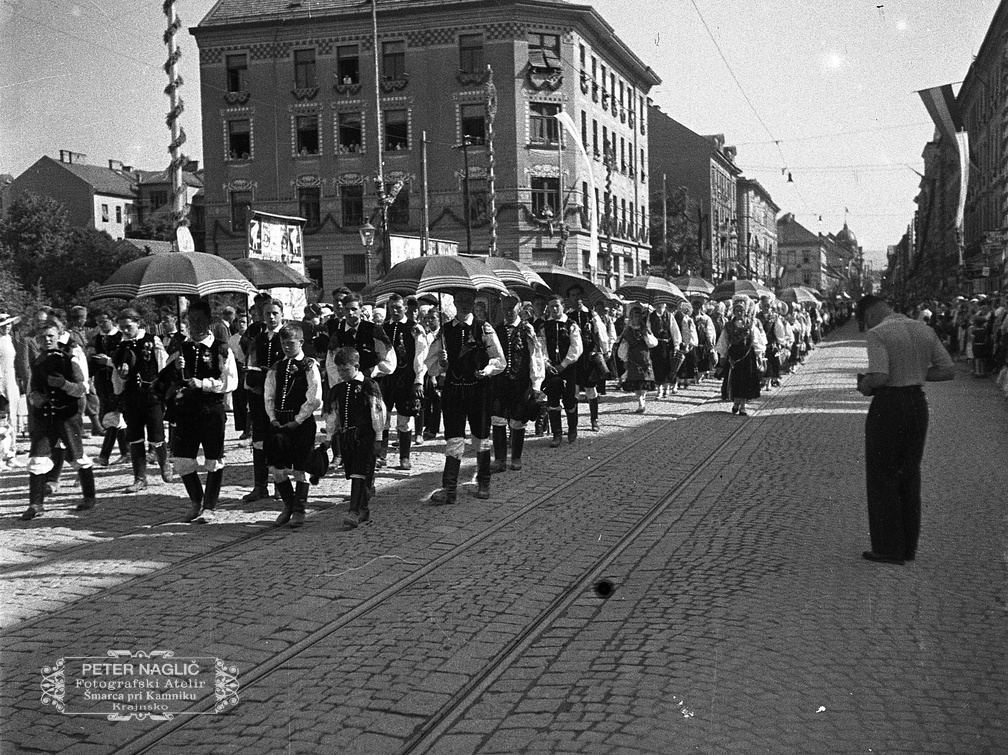 Sprevod v Ljubljani ob času Evharističnega kongresa leta 1935 - F 1935 40 2 004