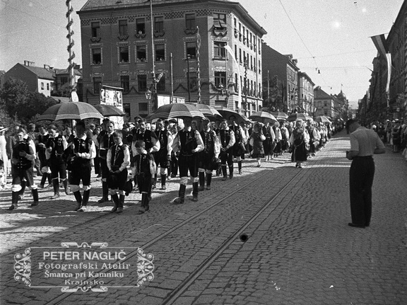Sprevod v Ljubljani ob času Evharističnega kongresa leta 1935 - F 1935 40 2 004