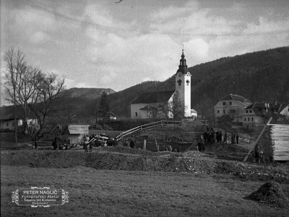 Cerkev sv. Jurija v Nevljah leta 1938 - F 1938 1 1 010