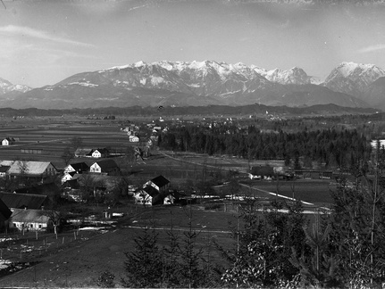 Pogled s Homškega hriba proti Nožicam, leta 1930 - Naglic RA 664