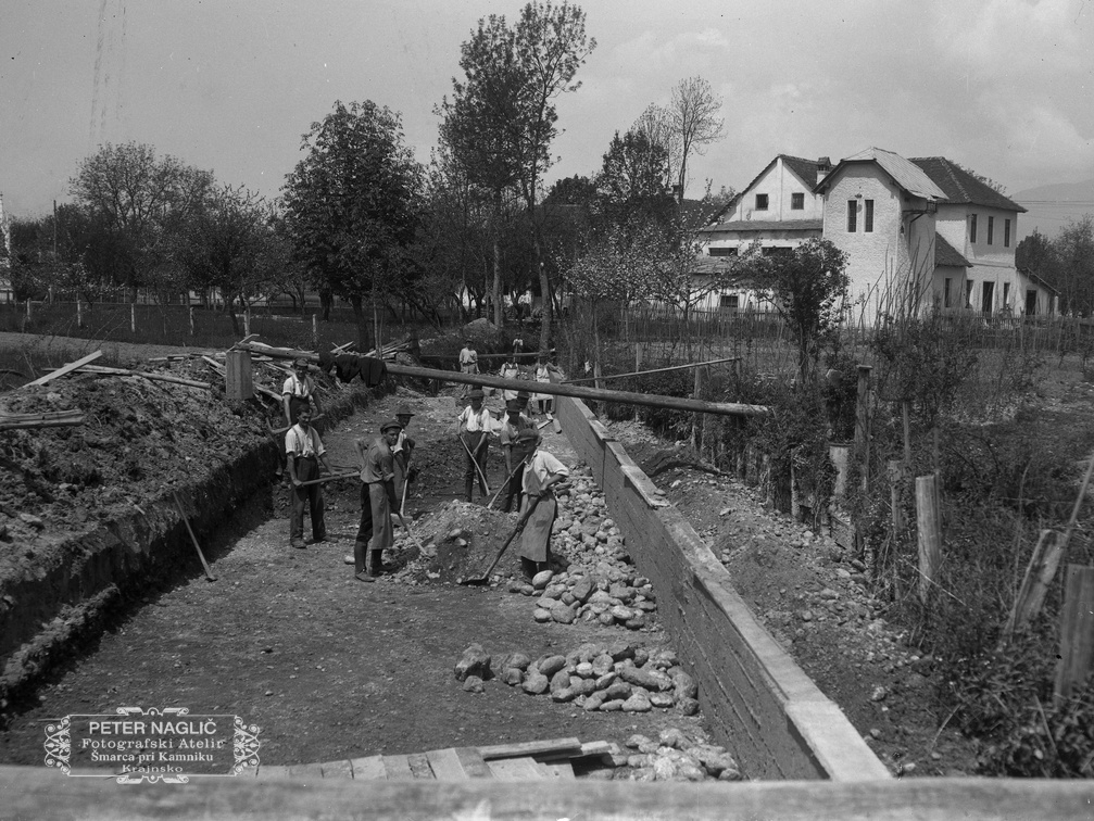 Betoniranje kanala nad mostom v času postavljanja turbine - Naglic002