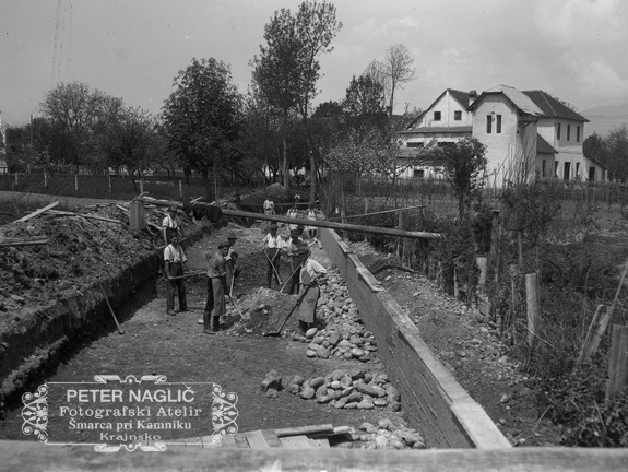 Betoniranje kanala nad mostom v času postavljanja turbine - Naglic002