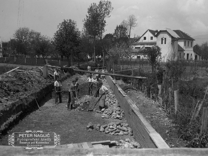 Betoniranje kanala nad mostom v času postavljanja turbine - Naglic002