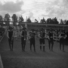 Glasbeniki v narodnih nošah med evharističnem slavjem za Bežigradom leta 1935 - F 1935 40 5 010