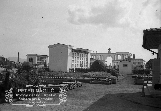 Plečnikove Žale na dan odprtja in blagoslova 1. julija 1940 - F 1940 1 11 004