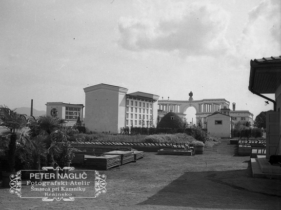 Plečnikove Žale na dan odprtja in blagoslova 1. julija 1940 - F 1940 1 11 004