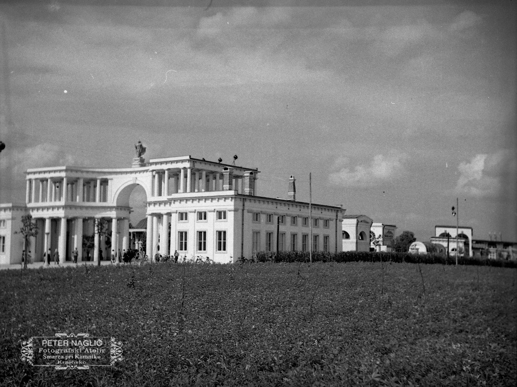 Plečnikove Žale na dan odprtja in blagoslova 1. julija 1940 - F 1940 1 11 007