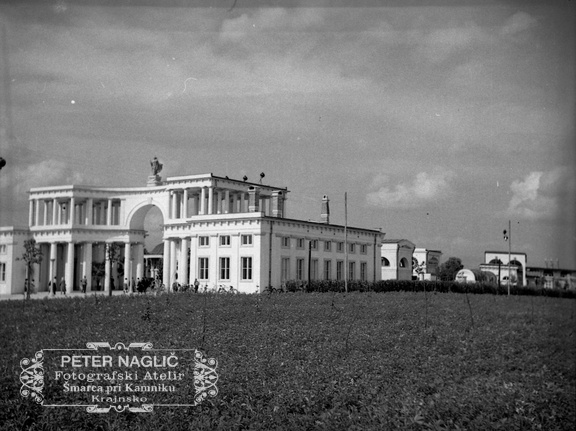 Plečnikove Žale na dan odprtja in blagoslova 1. julija 1940 - F 1940 1 11 007