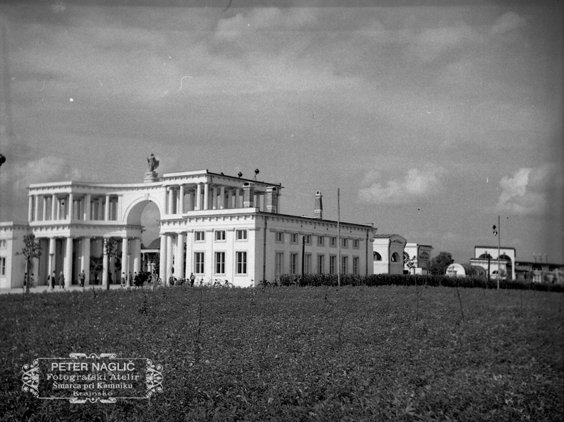 Plečnikove Žale na dan odprtja in blagoslova 1. julija 1940 - F 1940 1 11 007
