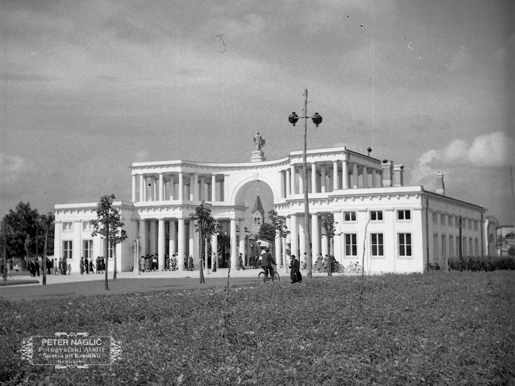 Plečnikove Žale na dan odprtja in blagoslova 1. julija 1940 - F 1940 1 11 008